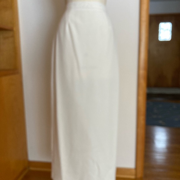 Crimson by Lawrence Kurtz White Festive Mother of the Bride 8P Formal Skirt Set - Picture 12 of 16